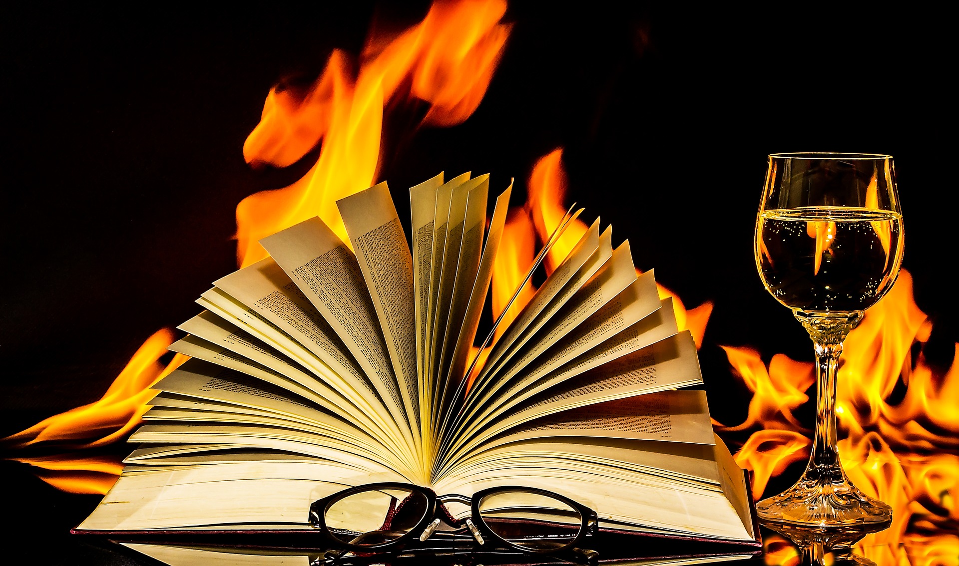 книга, огонь, вино, очки, камин, Как выгодно продать бизнес, как продать свой бизнес, продажа бизнеса, продаю бизнес, Александр Артемьев, Покупка бизнеса с «ключевым игроком», Покупка бизнеса с эффективным менеджментом, Продажа на условиях опционного соглашения с обязательством обратного выкупа, В мировой практике также активно применяется такой вариант опционной сделки, как лиз-бэк