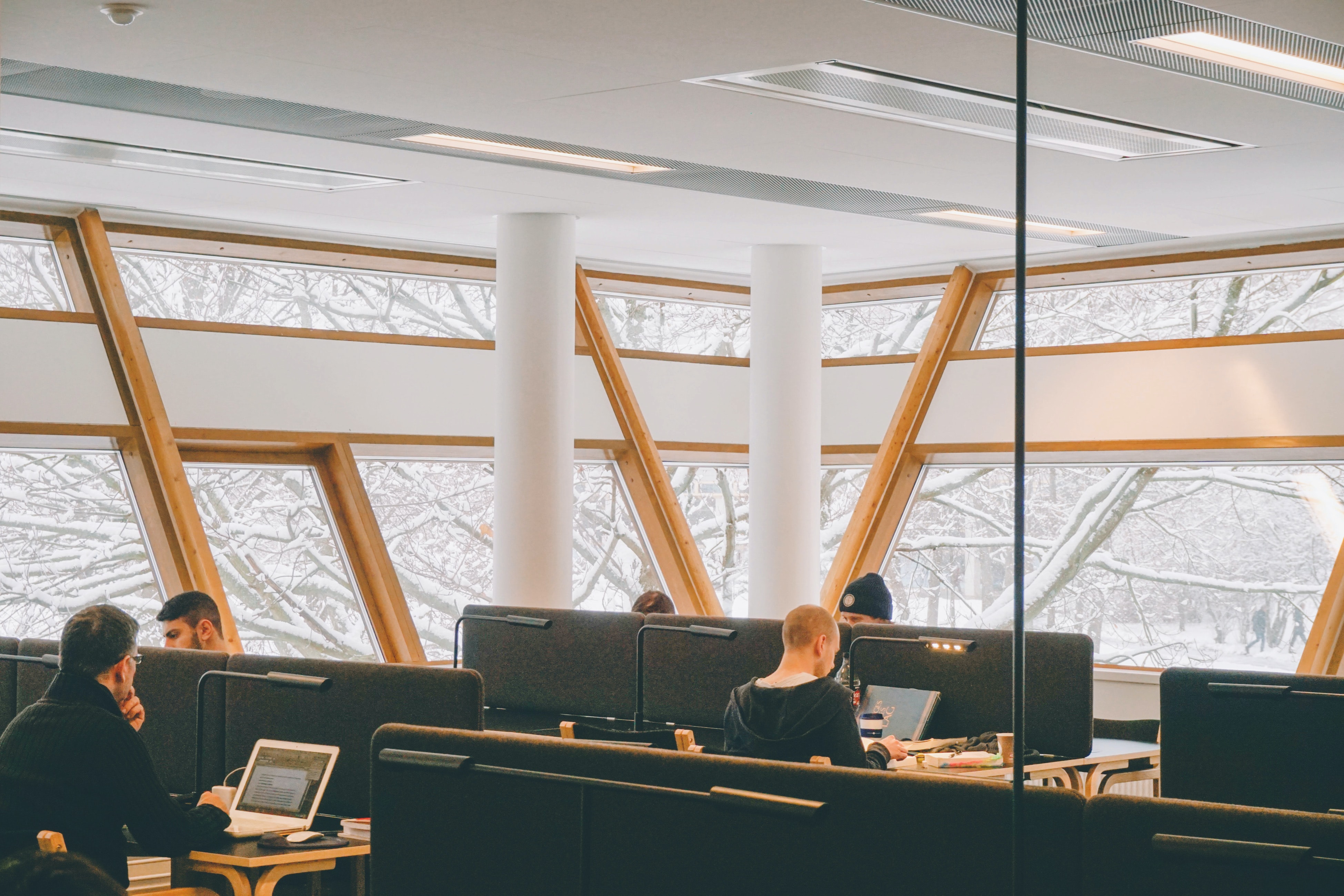 Каким будет рынок труда в 2021 году, Trud.com, Trud.com опрос, ICL Services, Людмила Чернова, BLS, Елена Кожемякина, практика перевода на удаленку, Татьяна Гладюк, Price.ru, Страховка.ру, Next Mobile, «Столото», Лидия Самкова, Контур, падение качества работы, опрос о работе в пандемию, задач HR-сообщества