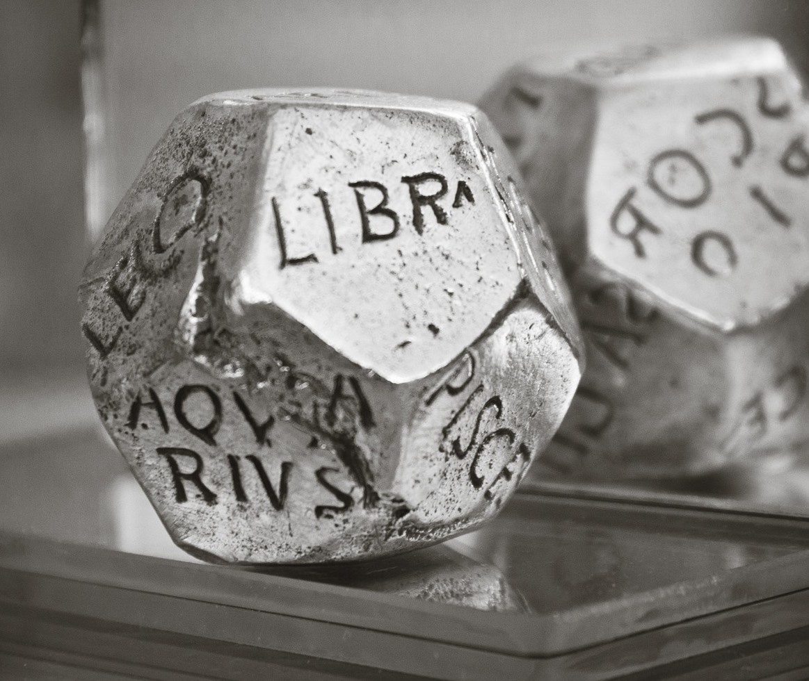 будущее, гадание, зеркало, компетенции, Валентина Ватрак, Rambler&Co, Управление изменениями, Умение решать сложные задачи в условиях неопределенности, Креативность,  Эмоциональный интеллект, развитие эмоционального интеллекта, развитие, умение печатать, анализ данных, системное мышление, развитие сотрудников, обучение сотрудников, обучение в компании, развитие в компании