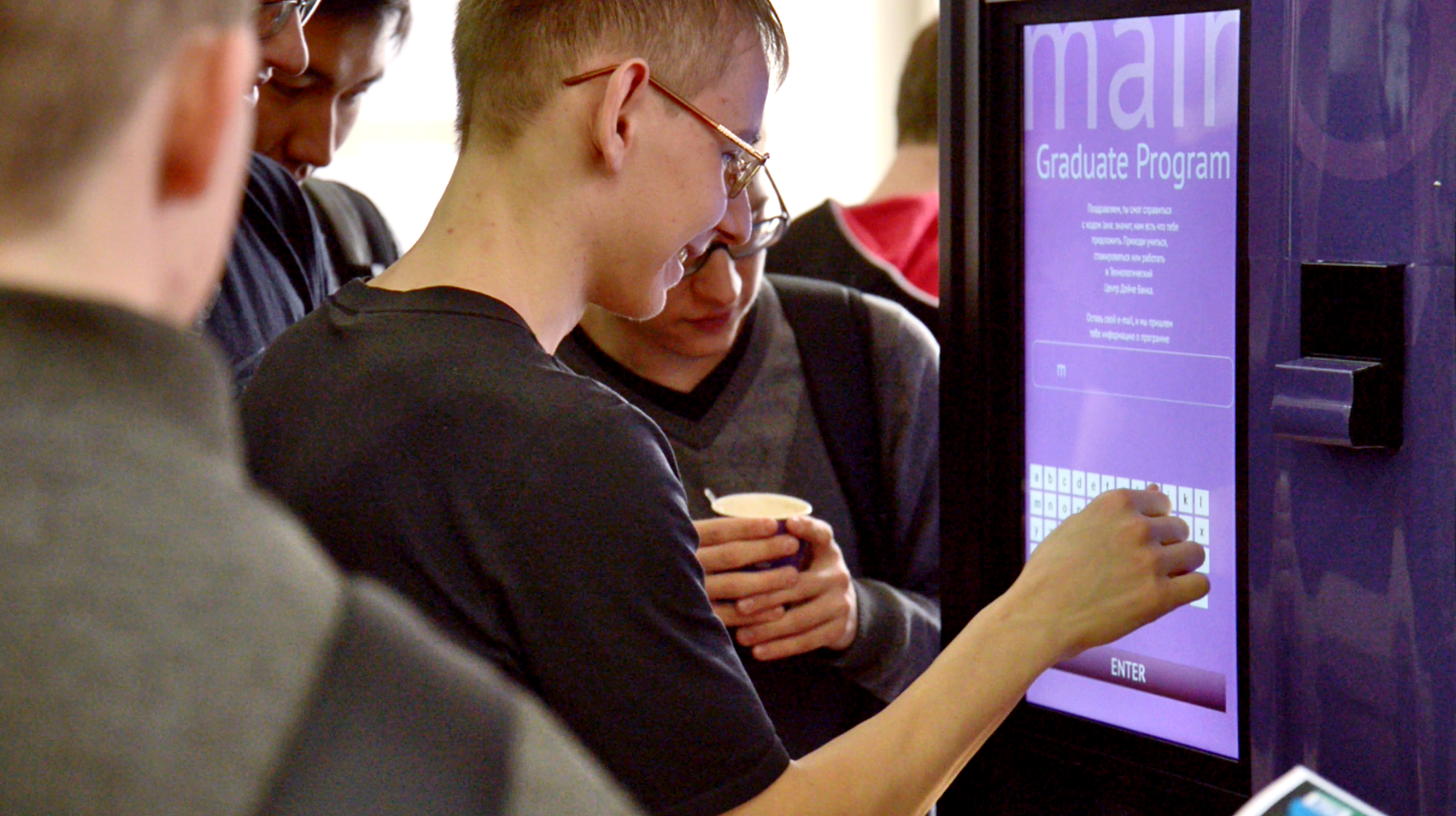 Игорь Трофимов, кофе-автомат, стажировка, программисты, как найти стажеров, молодые специалисты, как найти прекрасных стажеров, как найти молодых специалистов, оригинальные способы найти стажеров, makelove, кофе-автомат, вузы, кофе-автомат с ошибкой, проверка стажеров, тест для стажера