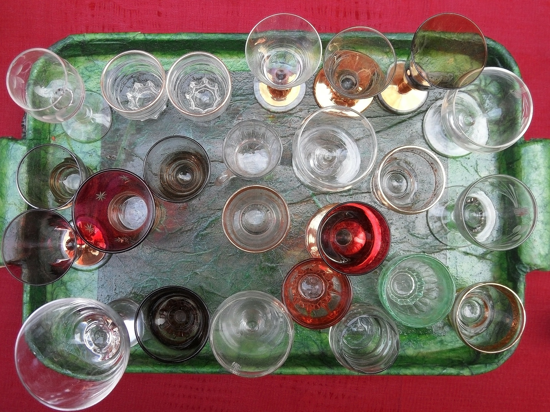 бокалы, вино, водка, шампанское, нетворкинг, пьяный нетворкинг, алкоголь, помогает ли алкоголь, бизнес и алкоголь, сколько выпить на бизнес-встрече, сколько пить алкоголя, Алексей Бабушкин, Марат Ярков, Lovedding, Олег Грибанов, Darenta, эффективность нетворкинга