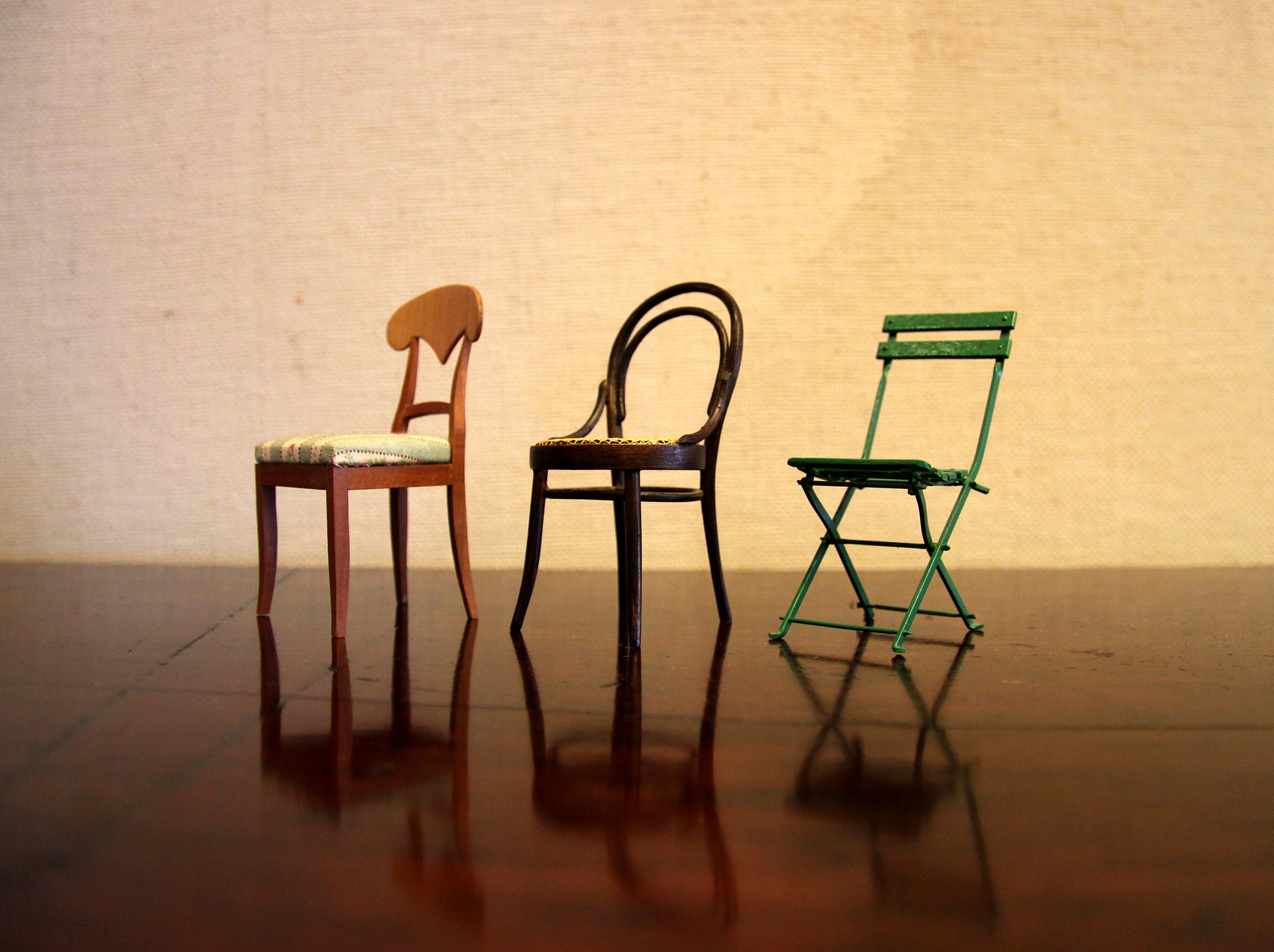 стулья, пол, оценка персонала, оценка руководителя, как оценить персонал, Наталья Федосова, HR бизнес-партнер Unilever, методы оценки персонала, центр развития, оценить коллектив,как оценить сотрудника, руководитель, сотрудник, команда, оценка 360 градусов,  План развития эффективности, Performance improvement plan, Работа с поведенческой составляющей