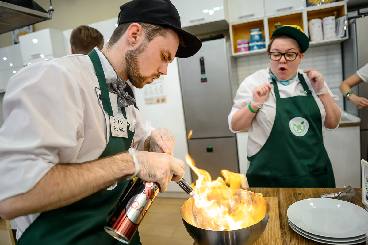 Перекресток, конкурсы в перекрестке, Светлана Тесёлкина, сотрудники в перекрестке, работа в перекрестке, повар в перекрестке, кассир в перекрестке, профессионалы, соревнования в перекрестке, как мотивировать сотрудников, конкурсы профмастерства в магазинах, перекресток сотрудники, перекресток работа