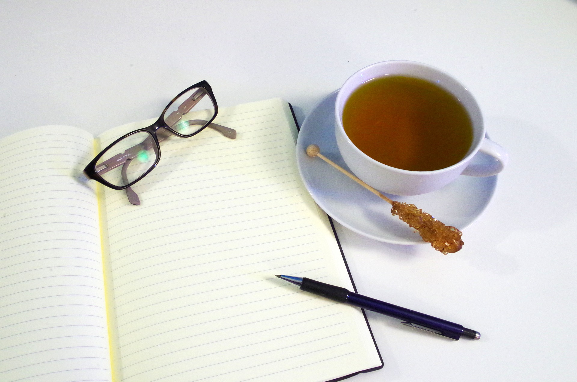 ежедневник, очки, чай, ручка, леденец, как развивать сотрудников, мотивация, творчество, Наталья Кузьмина, Гемотест, лаборатория гемотест, принципы развития, развитие персонала, развитие коллектива, развитие сотрудника, Принципы развития сотрудников, самообразование, Развиваемость компетенций и стратегии их развития, Развитие, подход к развитию,как развиваться, рост