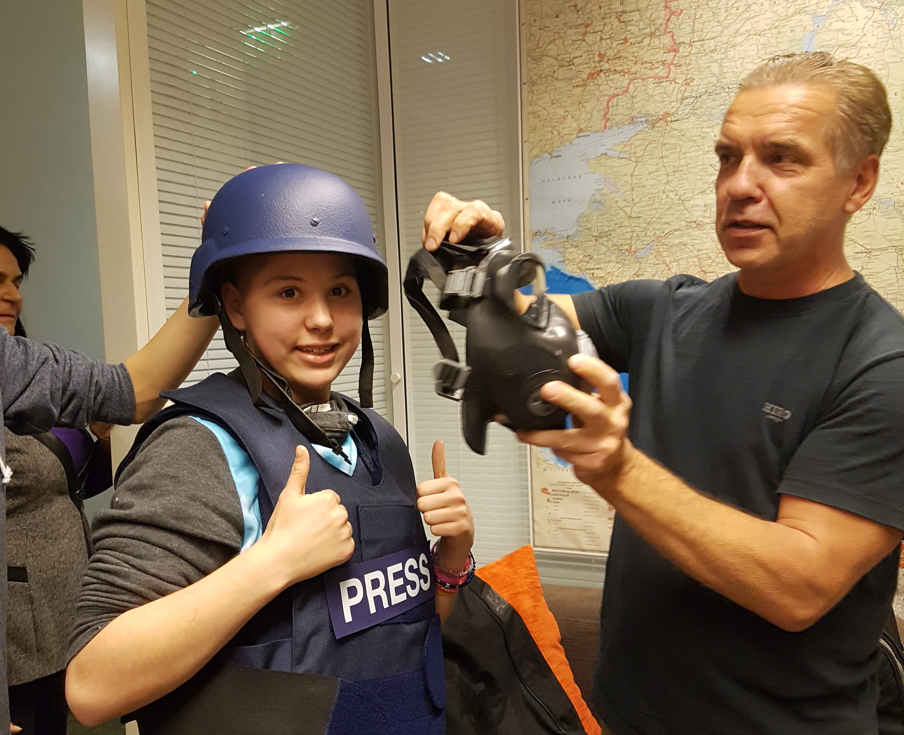 расширяемграницы, акция #расширяемграницы, дети из детдома в компаниях, экскурсии для детдомов, экскурсии для детских домов, посещение детскими домами компаний в москве, Reuters, профессия журналиста, профессия фоторепортера, профессия оператора, видеооператор, Дмитрий Антонов, Григорий Дукор, Татьяна Семенова, Гоар Ананян