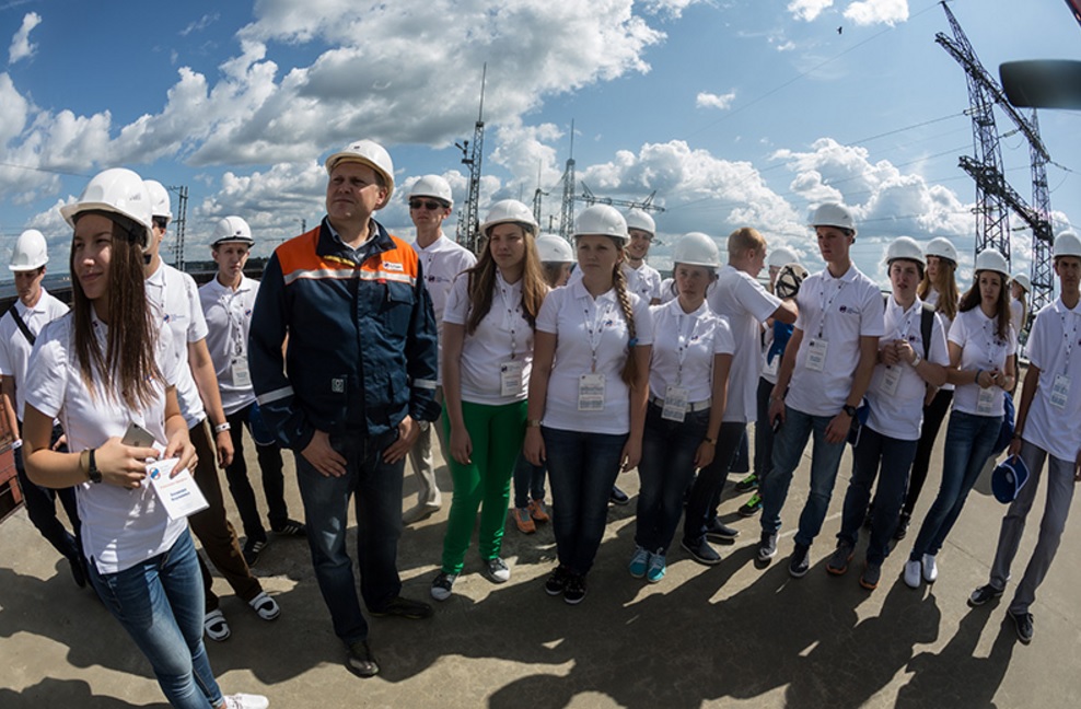 wow!hr, wow hr, Русгидро, корпоративный университет русгидро, Елена Аксенова, директор Корпоративного университета гидроэнергетики (КорУнГ), подготовка специалистов для гидроэнергетики, русгидро в школе, гидроэнергетика в школе, профориентация в школе, проект Русгидро, бизнес-премия, кейс русгидро, как русгидро готовит специалистов