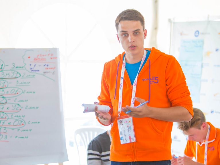 wow!hr, wow hr, Русгидро, корпоративный университет русгидро, Стратегический кадровый резерв, Елена Аксенова, директор Корпоративного университета гидроэнергетики (КорУнГ), подготовка специалистов для гидроэнергетики, русгидро в школе, гидроэнергетика в школе, профориентация в школе, проект Русгидро, бизнес-премия, кейс русгидро, как русгидро готовит специалистов