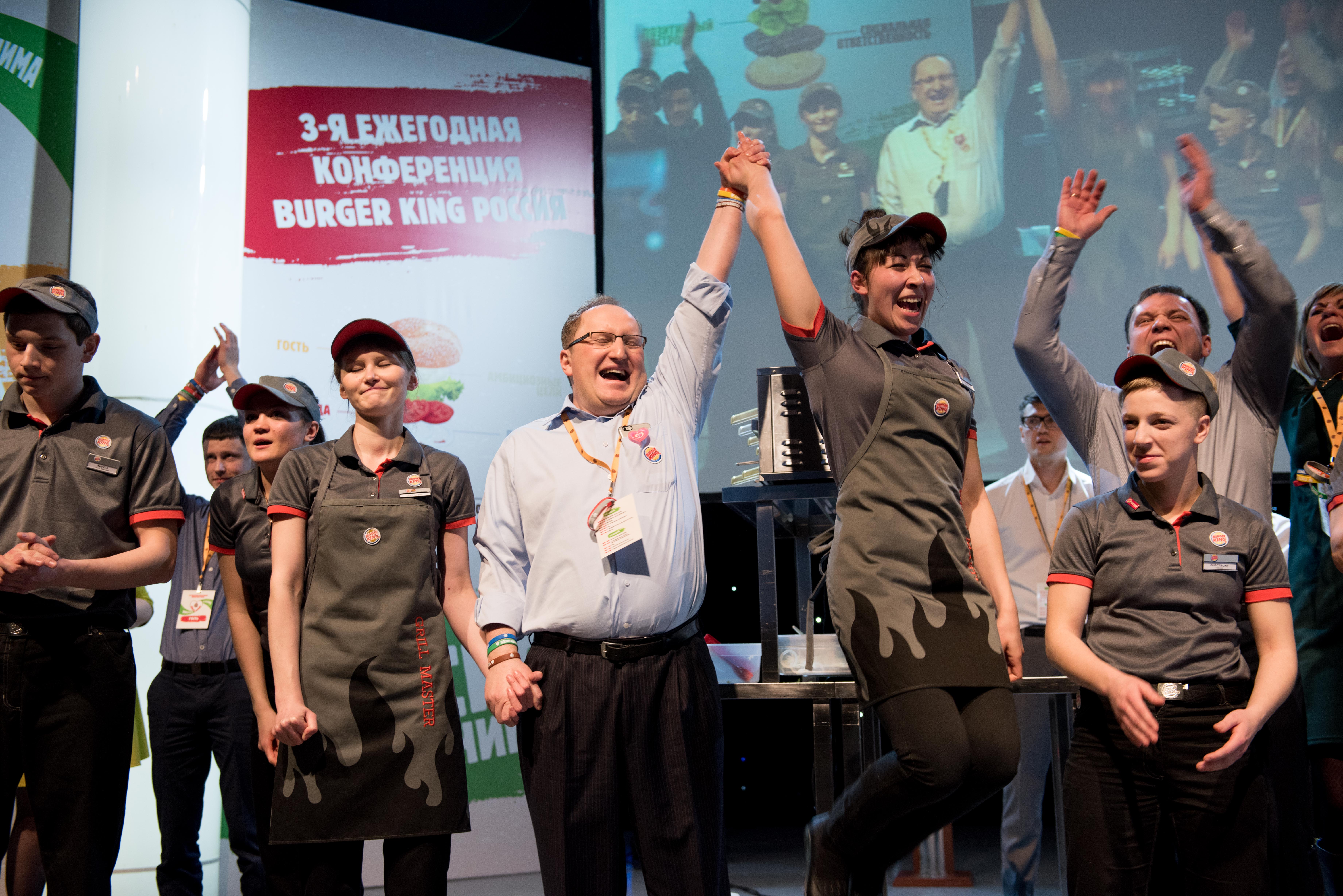 бургеркинг, Татьяна Леонтьева, директор Департамента Людей, бургер кинг, воппер, сборка воппера, за сколько собирают воппер, время сбора воппера, воппер время сбора, конкурс поваров бургер кинг, бургер кинг соревнования, огненная битва, WOW!HR, Level Up, конкурс, персонал, сотрудники, интерес