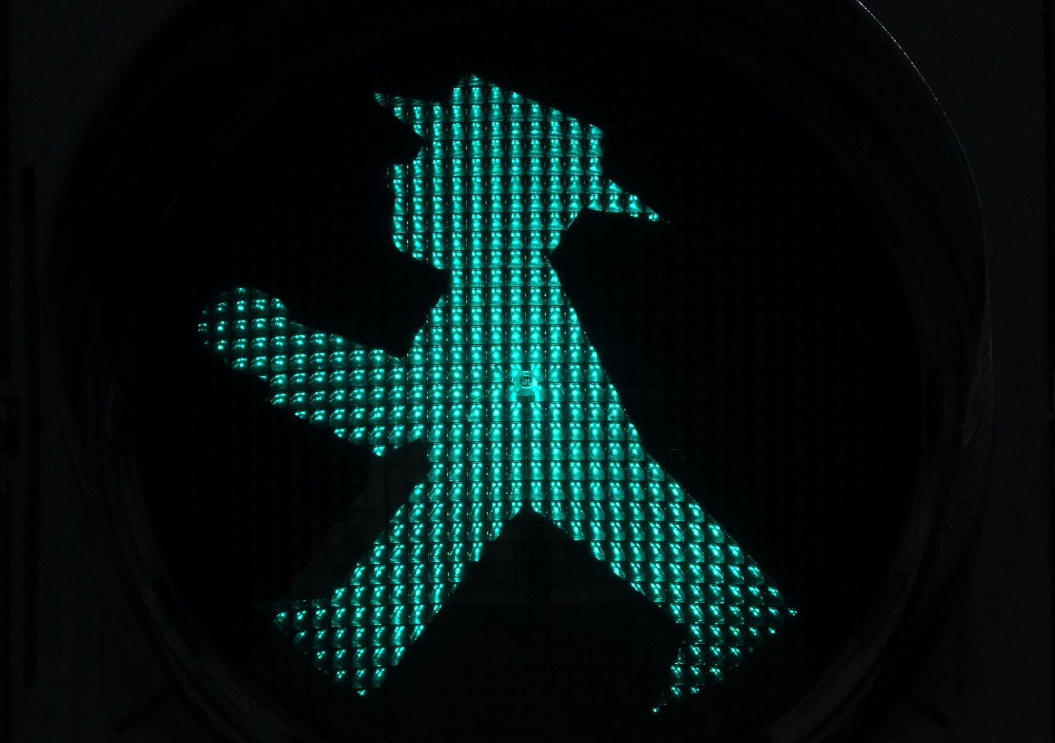 светофор, переход, зеленый, бизнес, стартап, идея для бизнеса, интересные стартапы, любопытные стартапы, перспективные стартапы, как найти идею для стартапа, бизнес в россии, как начать бизнес, помощь незрячим, смартфон для незрячего, Видеосервис помощи незрячим, Михаил Зотов, Utrofon, идея видеосервиса незрячим