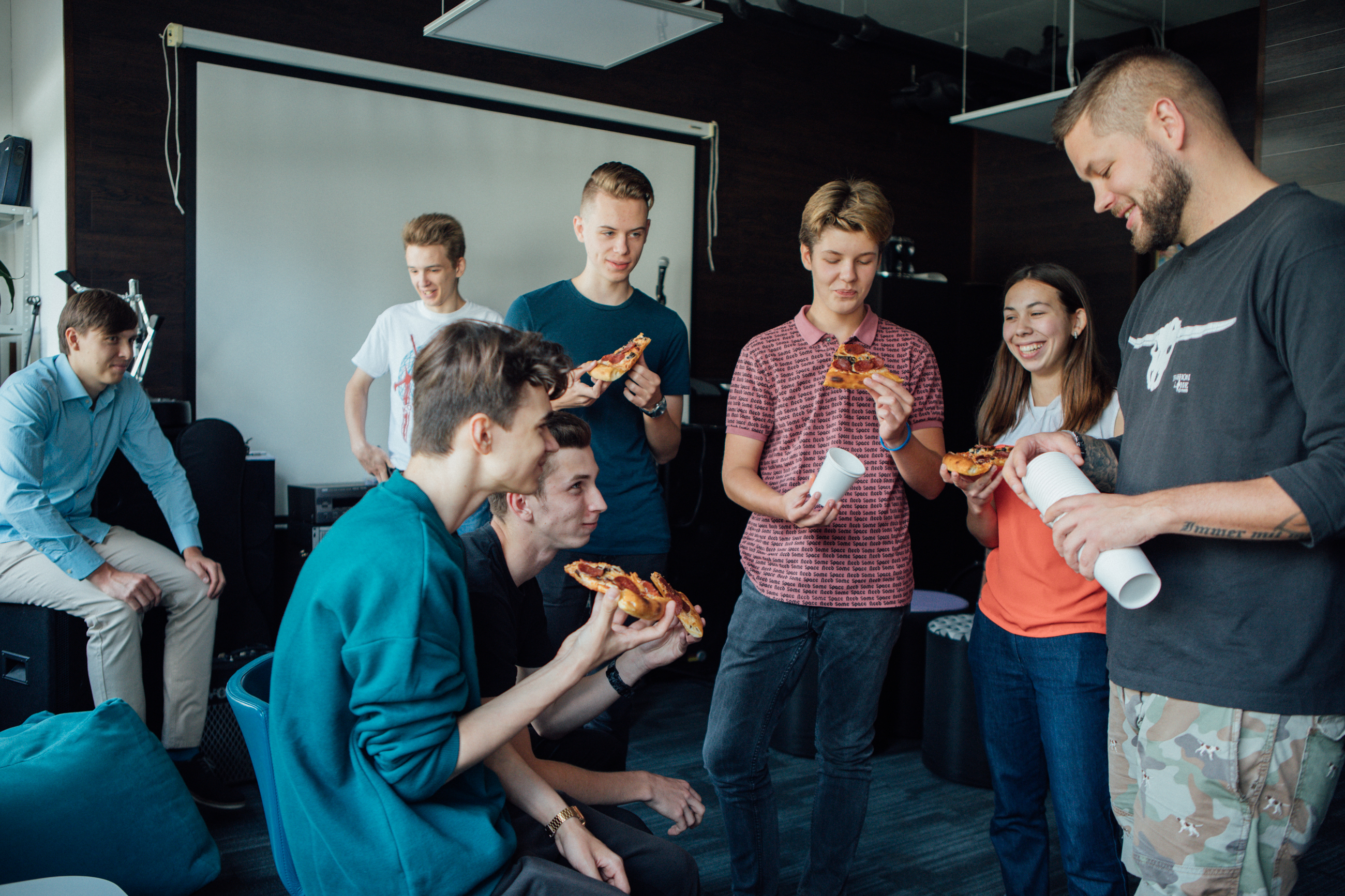 Стажировки QIWI Nub: чем заняться старшеклассникам в финтехе, Be Cool, QIWI, WOW!HR 2020, программы стажировок QIWI, Алексей Любивец, сотрудники QIW, Be Cool 2020, WOW!HR, номинанты WOW!HR 2020, Стажировки QIWI, стажировки для школьников