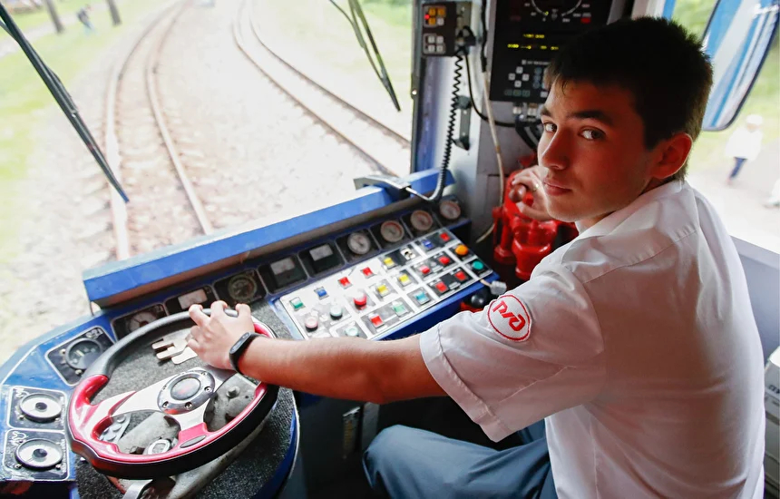 «Страна железных дорог»: знакомство с профессией от ОАО «РЖД», Александр Збарский, ОАО «РЖД», Страна железных дорог, работа со школьниками, повышение квалификации, прохождение дополнительных программ обучения, освоение новых компетенций, освоение новых навыков