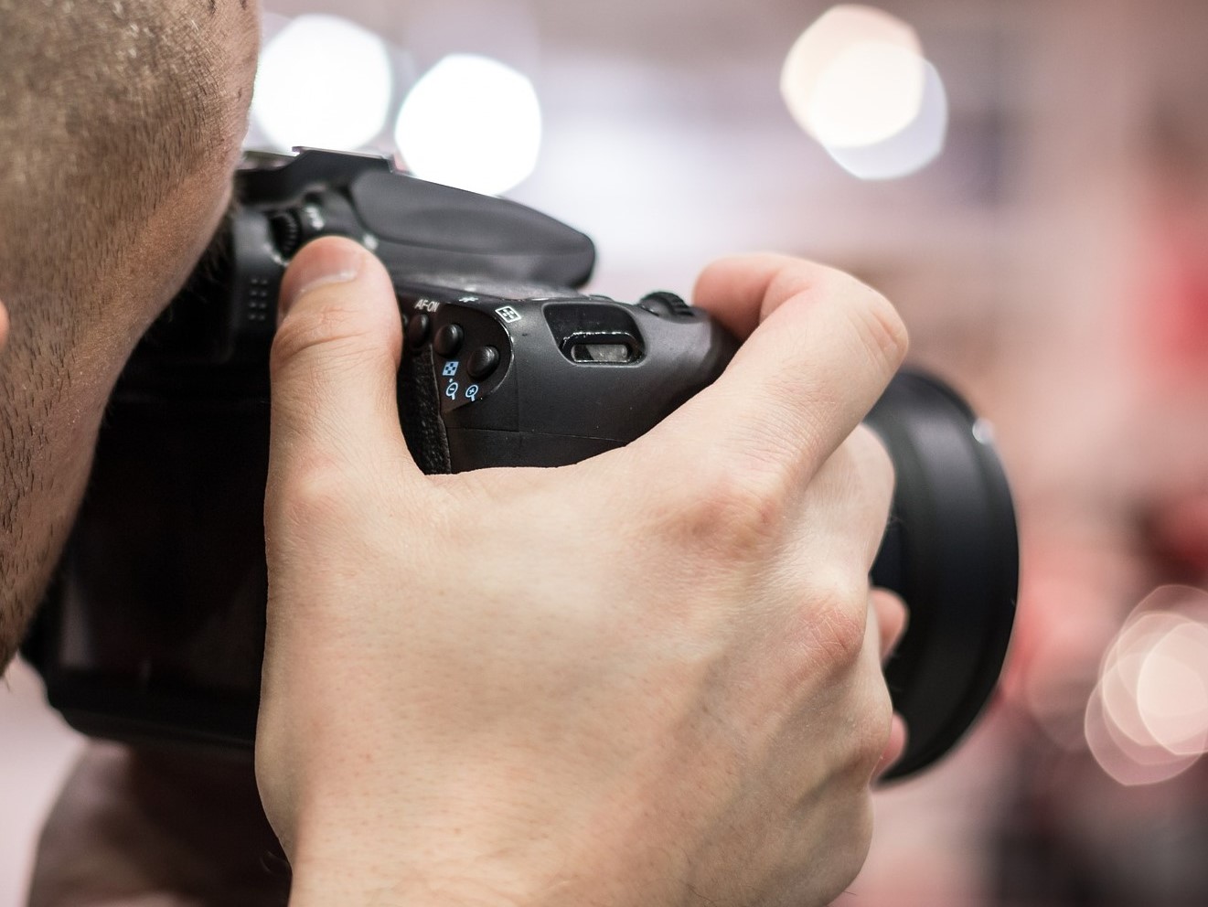 фотоаппарат, фотограф, рука, съемка, wow!hr, wow hr, программа стажировок, ТАСС, Андрей Виноградов, ведущий специалист отдела подбора и адаптации персонала Кадрового и учебного департамента ТАСС, стажировки, стажировка в тасс, как попасть на стажировку в тасс, как организовать стажировку, как организовывают стажировки, стажировка в тасс как попасть