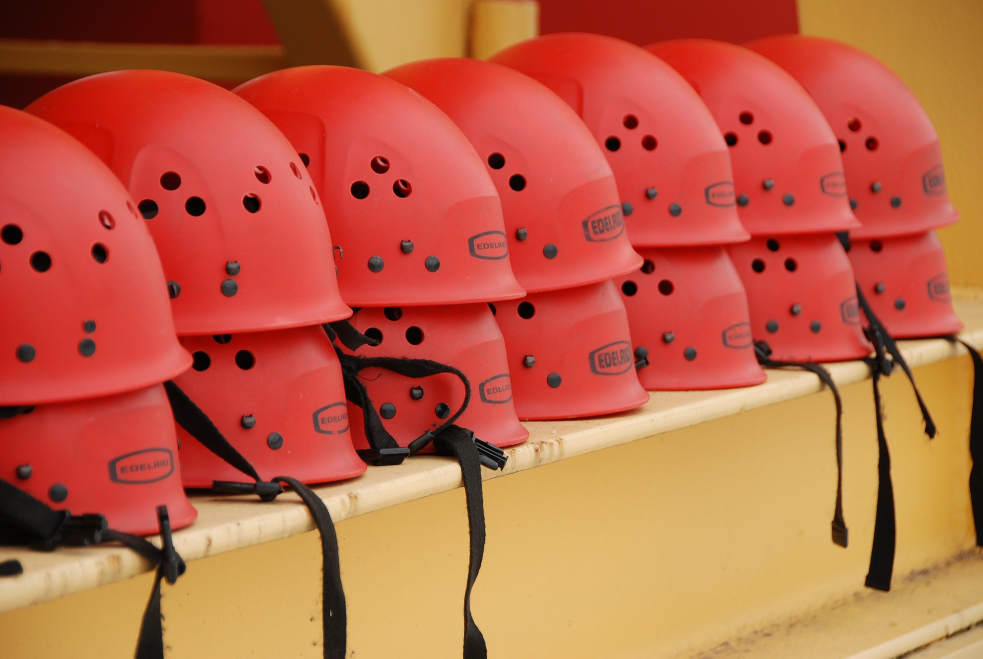 каски, команда, Николай Новоселов, АртНаука, тимбилдинг, сплоченная команда, как сплотить команду, кейс команда, управление, лидер, геймификация, командные игры, во что поиграть с коллегами, как сплотить команду, Сплоченный коллектив, как сплотить коллектив, игровые методы обучения персонала, как превратить коллектив в команду, как повысить продуктивность коллектива, как повысить продуктивность, 