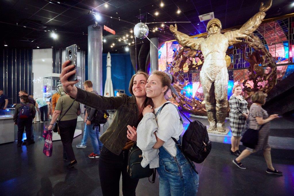 Tele2 подводит итоги акции «Ночь в музее – 2019», Tele2, Tele2 новости, Tele2 последние новости, Tele2 новости сегодня, Tele2 Ночь в музее, Авторские экскурсии в музейную ночь, ведущий авторской экскурсии, автобусные экскурсии Теле2