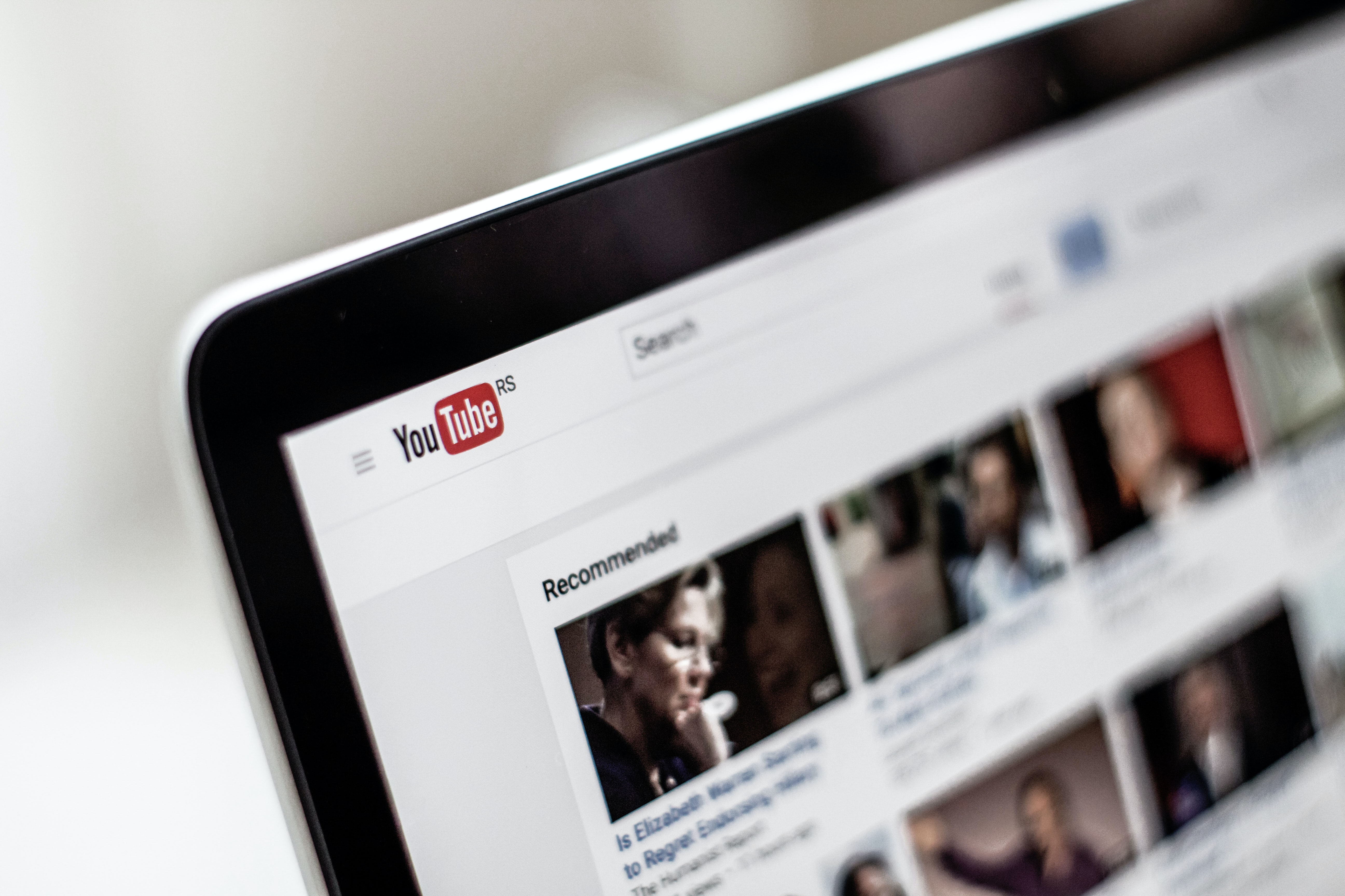 Треть сотрудников тратят свободное время на YouTube – опрос, опрос, опрос Мегаплан, соцсети во время работы, Мегаплан, социальные сети на работе, трата рабочего времени, времяпровождение в соцсетях, заблокировать соцсети