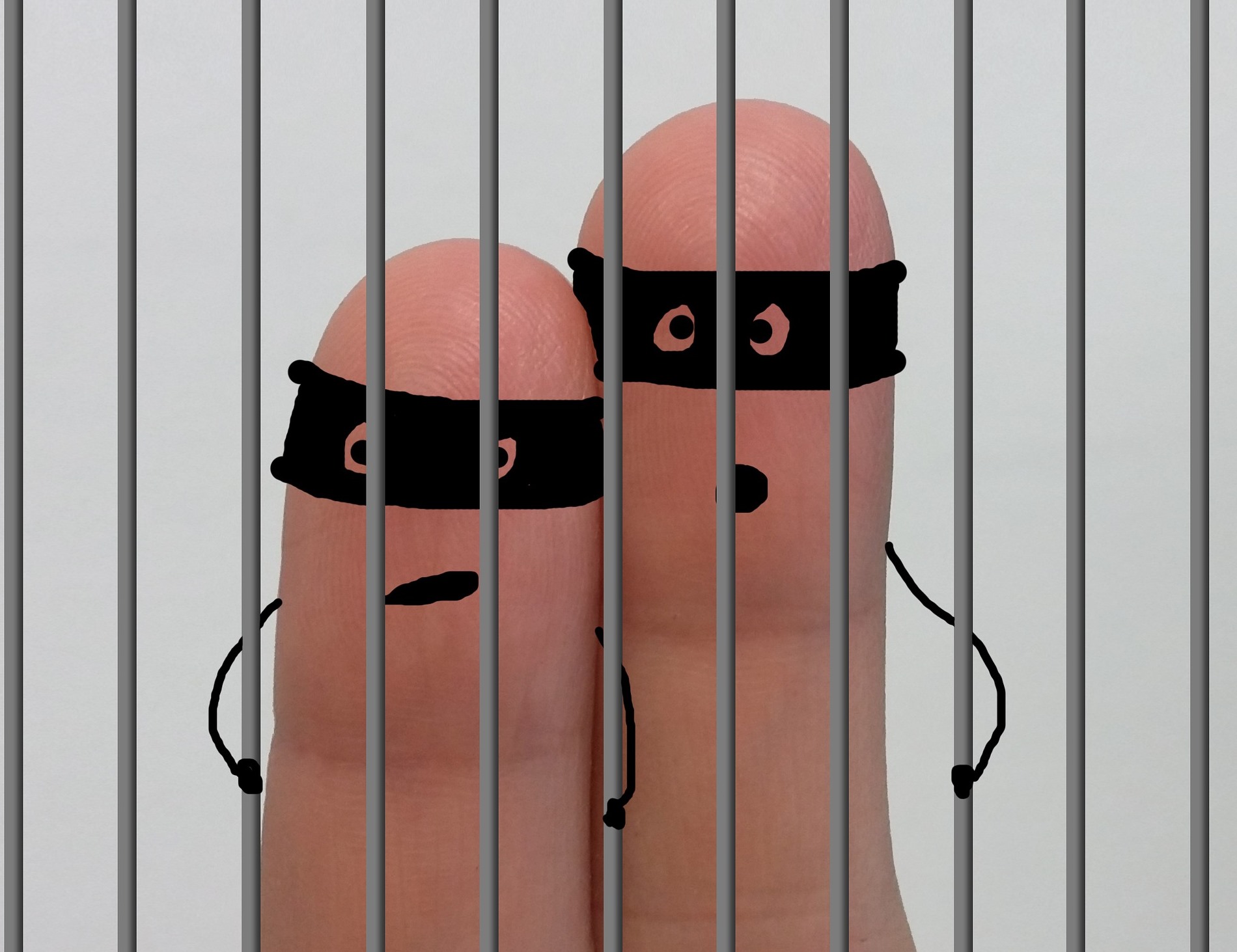 пальцы, воры, тюрьма, решетка, грабители, преступники, SLG, Нурия Архипова, как уберечь бизнес, угрозы бизнеса, как защитить свой бизнес, как защитить бизнес, вор, шпионаж, коммерческий шпионаж, шпион в компании, вор в компании, шпион в компании что делать, вор в компании что делать, промышленный шпионаж, воровство в компании, воровство что делать, Совет начинающим предпринимателям