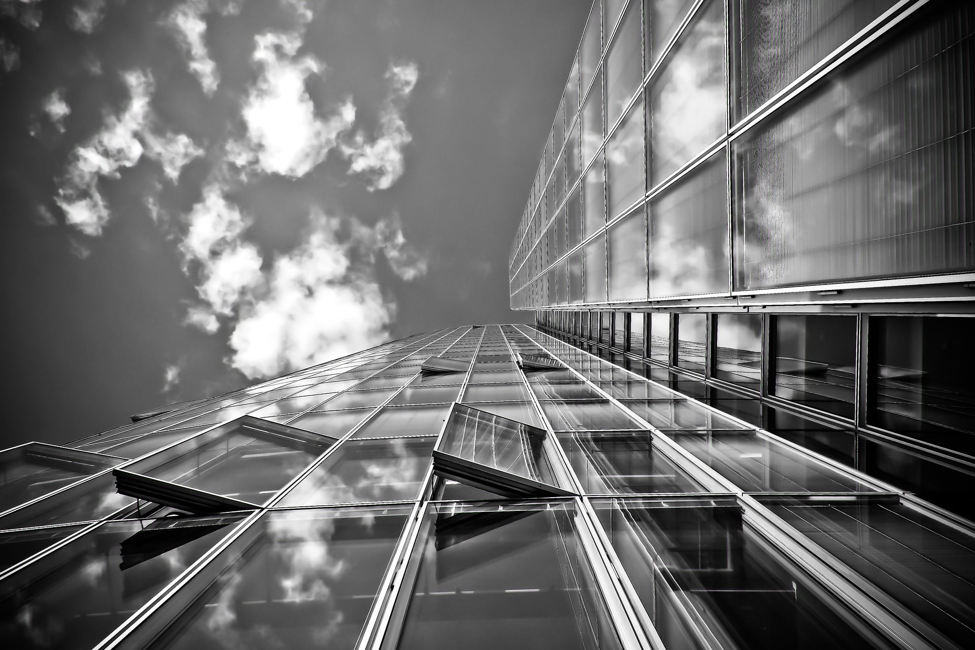 небоскреб, небо, здание, окна, управление организацией, проблемы управления, ВкусВилл, Избёнка, бирюзовые организации, Фредерик Лалу, бюрократия, правила, бизнес-процессы, как управлять, полномочия, контроль, единовластие, менеджмент, руководство, Управление, управление персоналом, как управлять персоналом, цитаты об управлении, проблема российских управленцев, ошибки управленцев, ошибки руководителей, как упростить управление организацией, руководитель компании, делегирование на работе, делегирование в управлении, система управления без управленцев, 