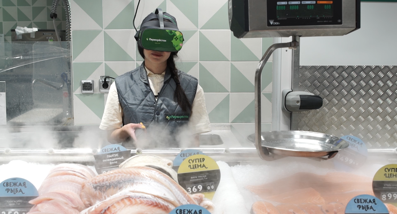 «Перекрёсток»: VR-обучение позволило сэкономить более 230 000 человеко-часов и увеличить продажи, Перекрёсток, VR-обучение, обучение персонала, новый стандарт обучения сотрудников, стандарт обучения сотрудников, обучение сотрудников, очки виртуальной реальности для обучения, R-тренинг